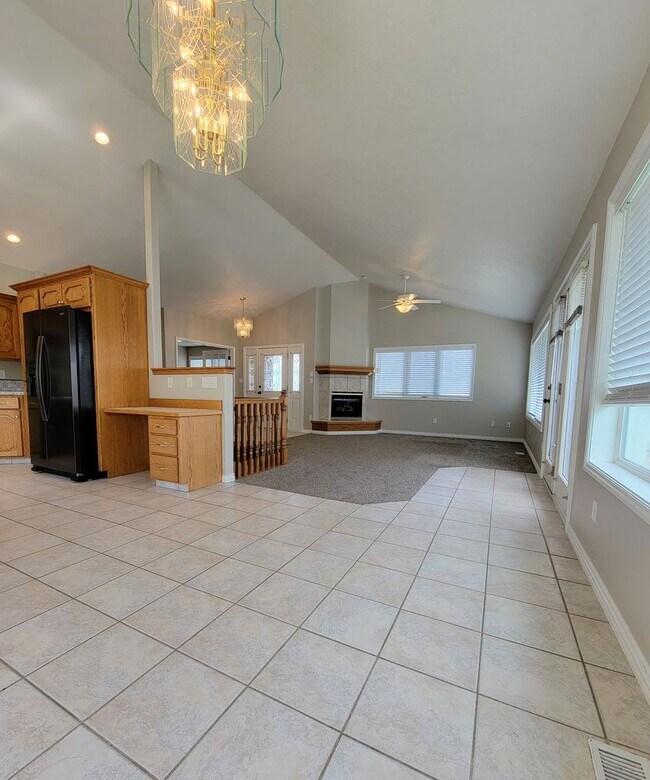 Foto del edificio - Beautiful, Custom Home in Comore Loma on 2 Acre Lot!  4 Beds, 3 Baths by Real Property Management