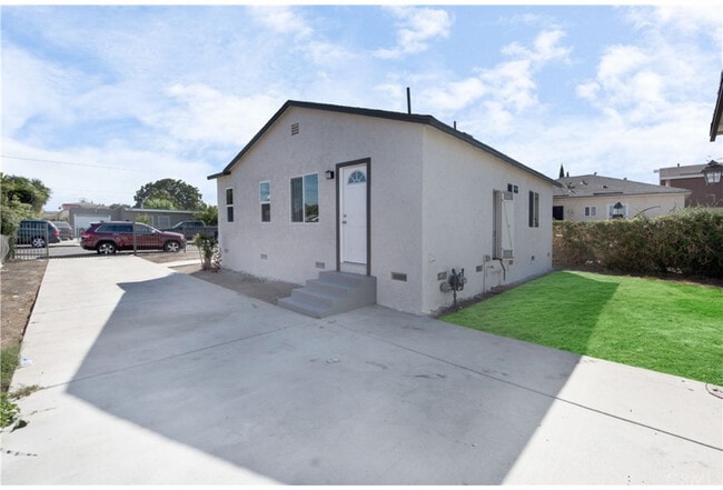 Building Photo - 907 W Arbutus St