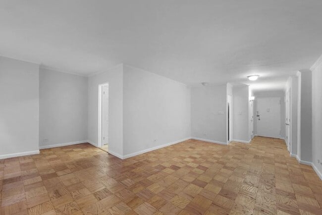 Building Photo - 250 W 88th St