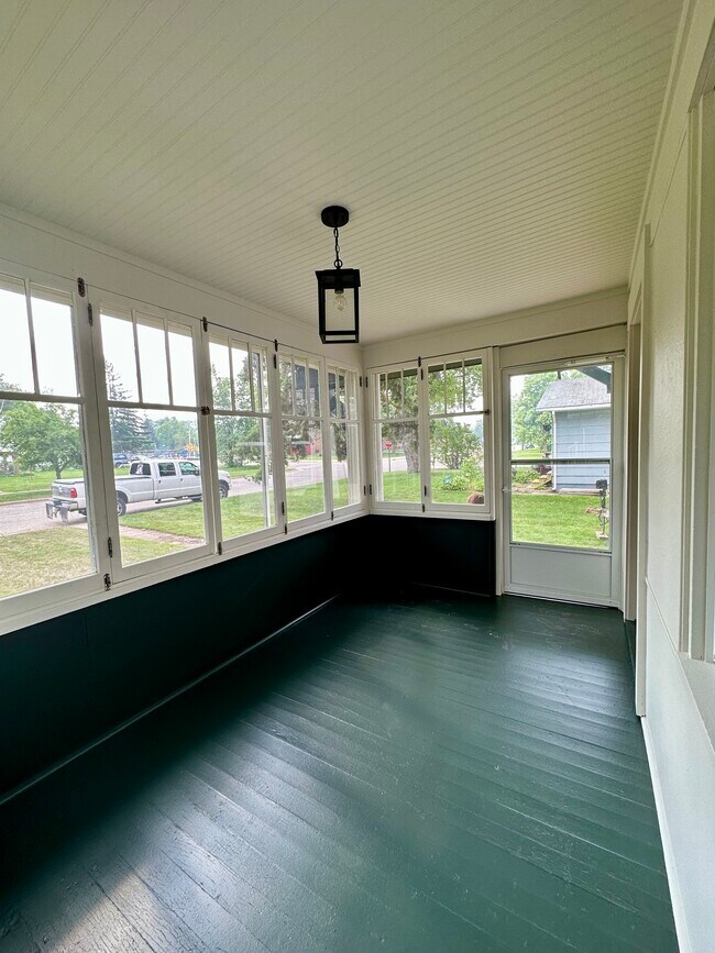 Foto del edificio - 807 3rd Ave NE