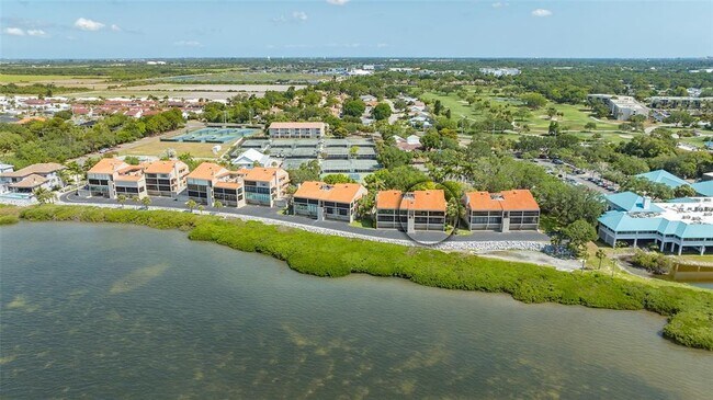 Building Photo - 4449 Bay Club Dr