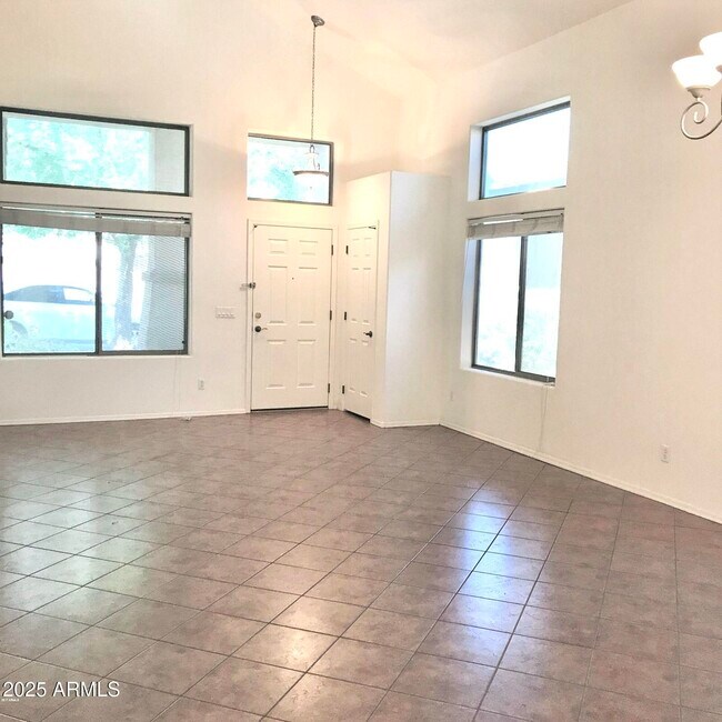 Building Photo - 9021 W Villa Maria Dr