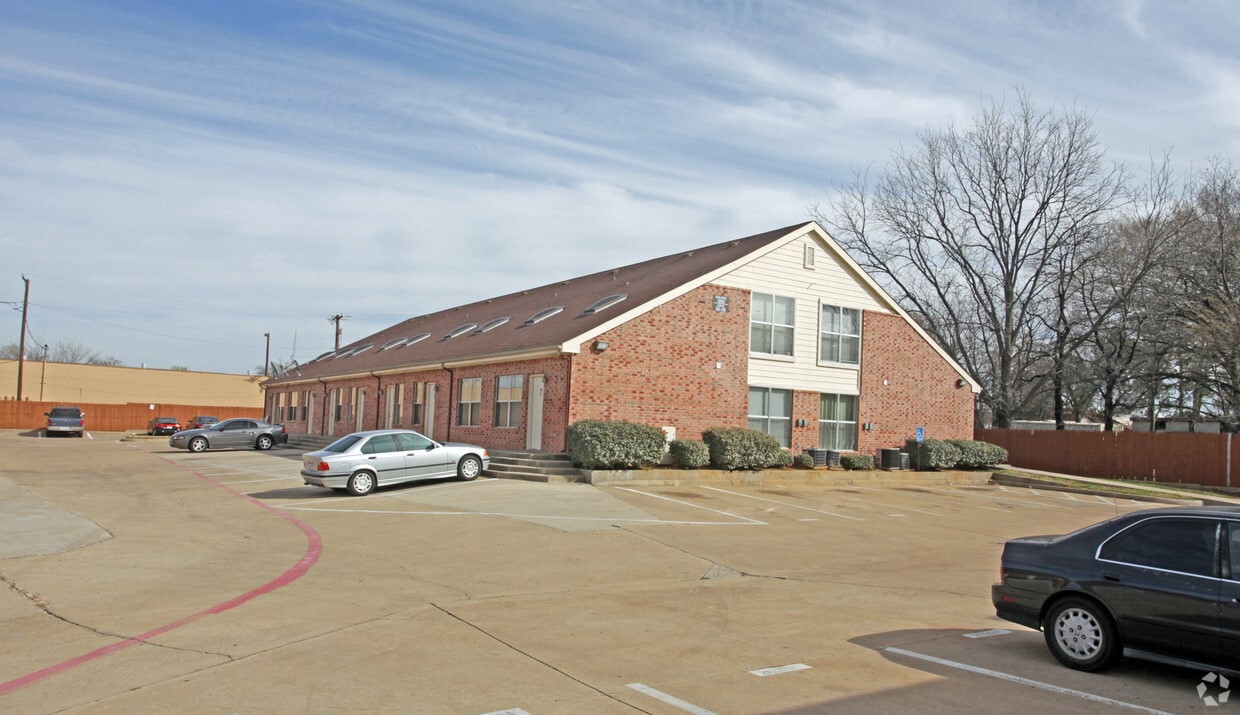 Building Photo - Medlin Square