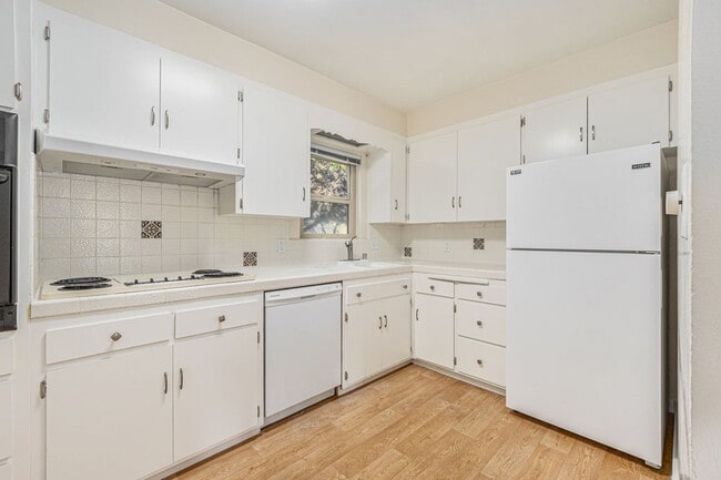 Building Photo - 3125 Fernside Blvd