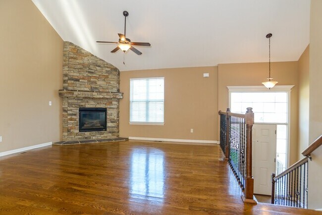 Building Photo - 4 Bed 2.5 Bath In Kearney! Available NOW!!