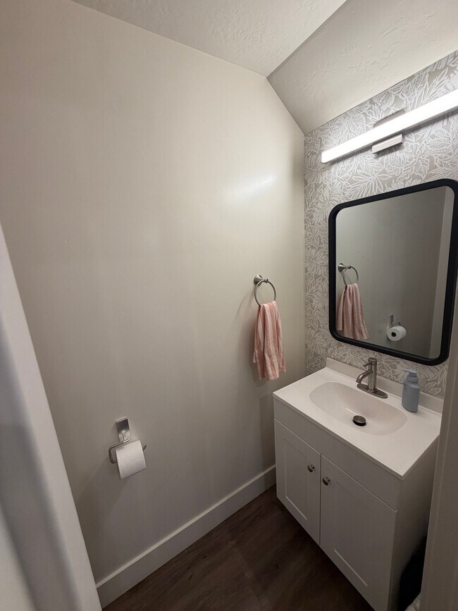 Foto del edificio - 1362 N 250 W