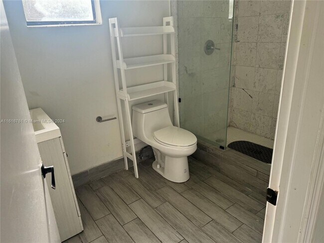 Foto del edificio - 1865 NW 16th Street Unit 1