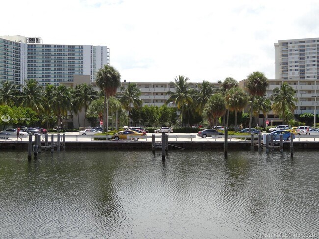 Building Photo - 238 Poinciana Island Dr