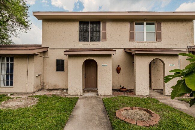 Foto del edificio - 1803 Country Village Blvd