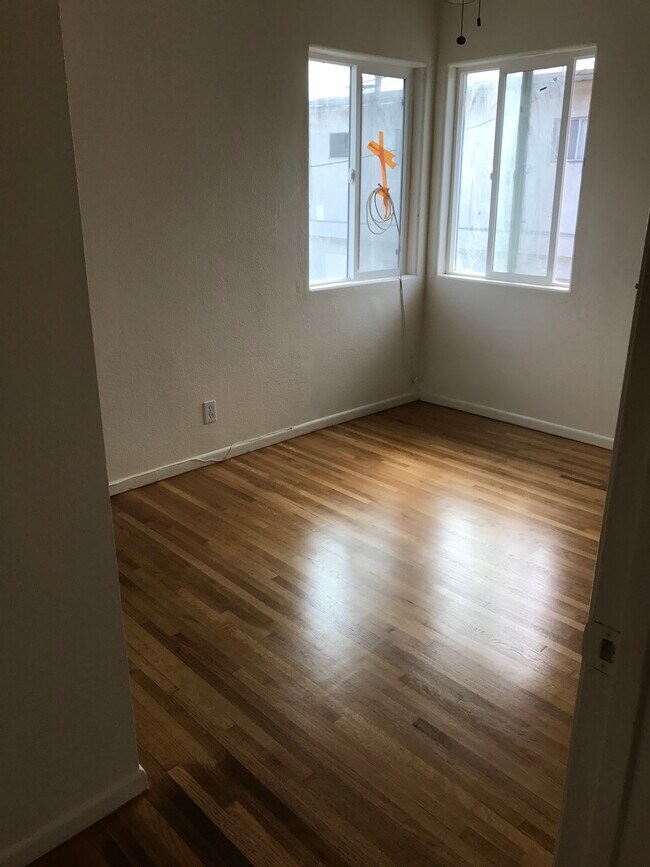 Foto del edificio - 1007 W 24th St