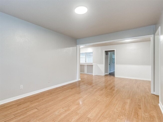 Building Photo - 1617 Avondale Dr