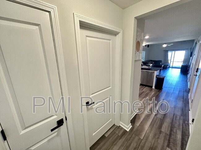 Foto del edificio - 409 Eclipse Ln