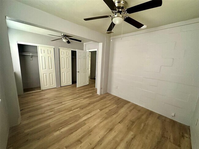 Foto del edificio - 649 NE Waldo Rd