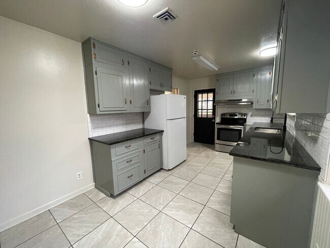 Foto del edificio - Anderson Island Remodeled Beauty! Hurry Wont Last Long!