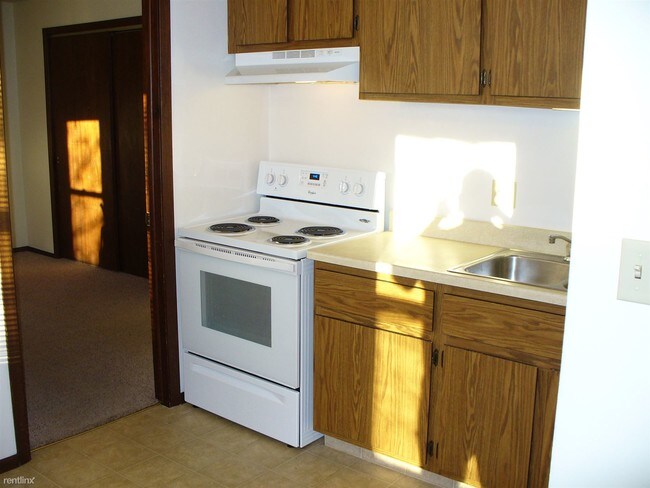 Building Photo - 622 Isabella St