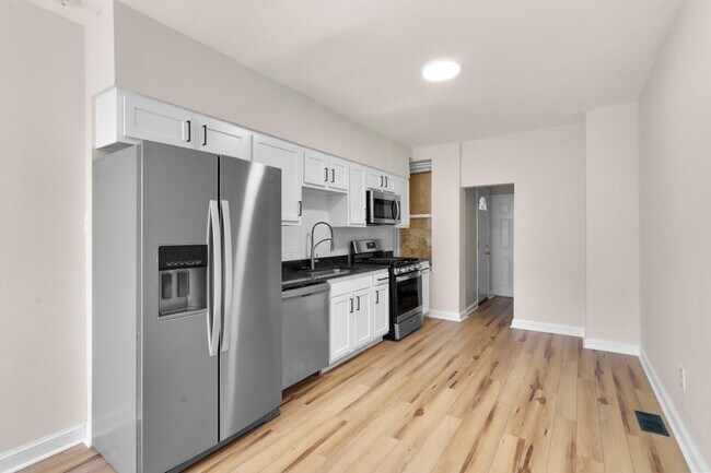 Foto del edificio - 428 N Patterson Park Ave