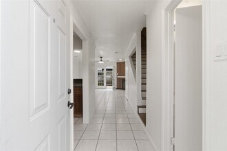 Building Photo - 11000 Kinghurst Dr