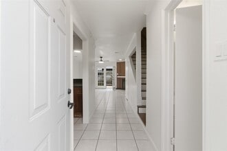 Building Photo - 11000 Kinghurst Dr