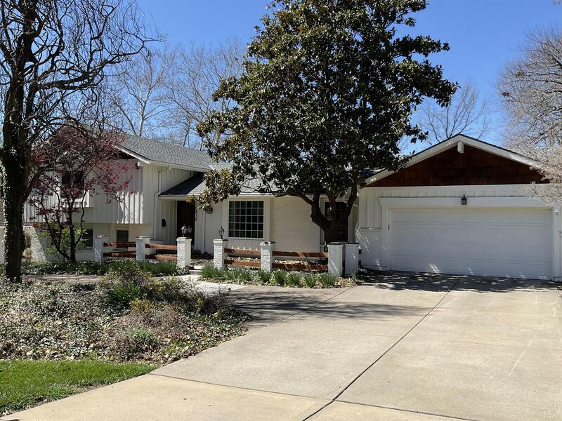 Primary Photo - 10416 Mohawk Ln