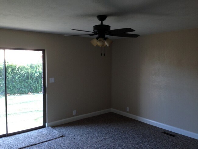 Building Photo - 910 E Fort Pierce Dr