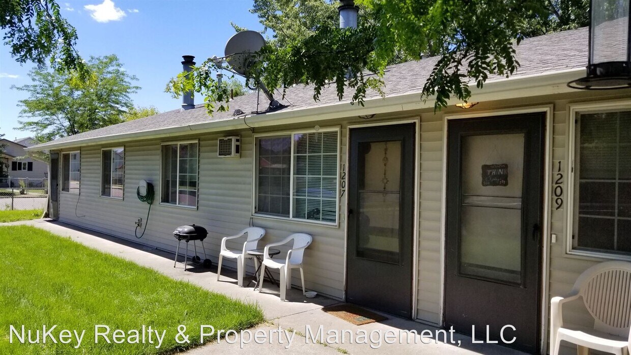 Primary Photo - 2 br, 1 bath Apartment - 1209 N. Cook St.