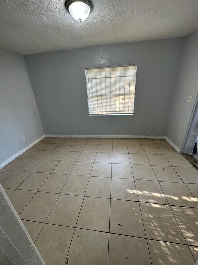 Building Photo - Fully Renovated  Single Family House - 1/1...