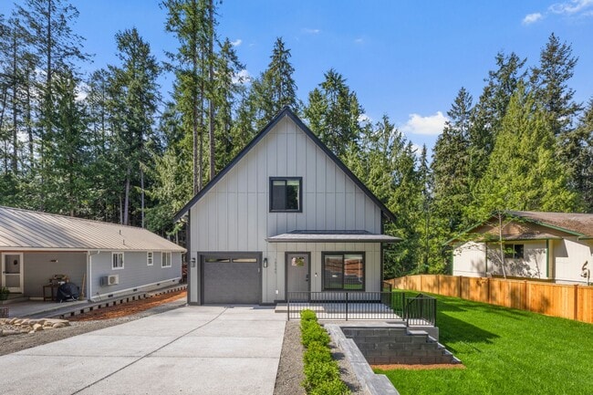 Building Photo - Price Reduction! New Construction! $2395 3 bedroom/2 1/2 bath Clearwood New Construction, Custom ...