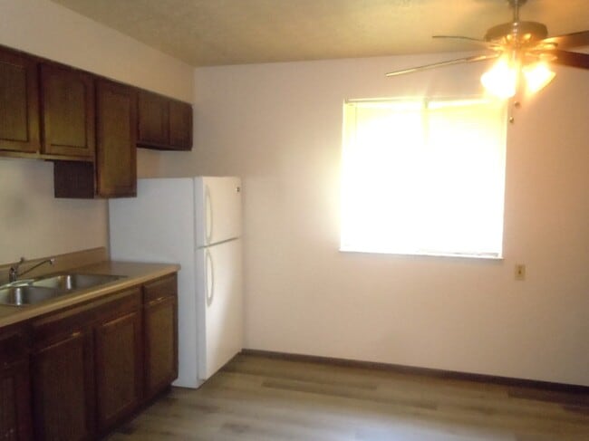 Building Photo - 724 Patty Dr