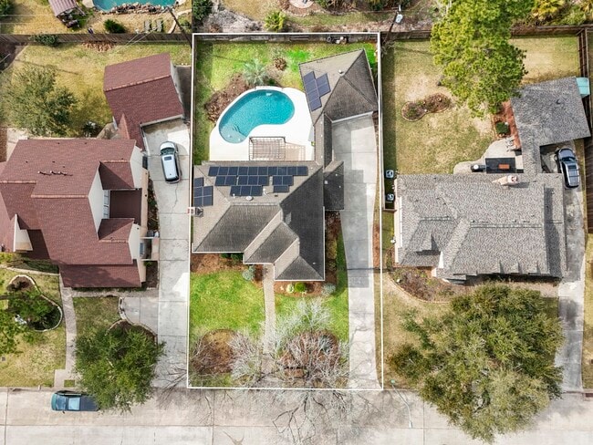 Building Photo - 16611 Brenton Oaks Dr