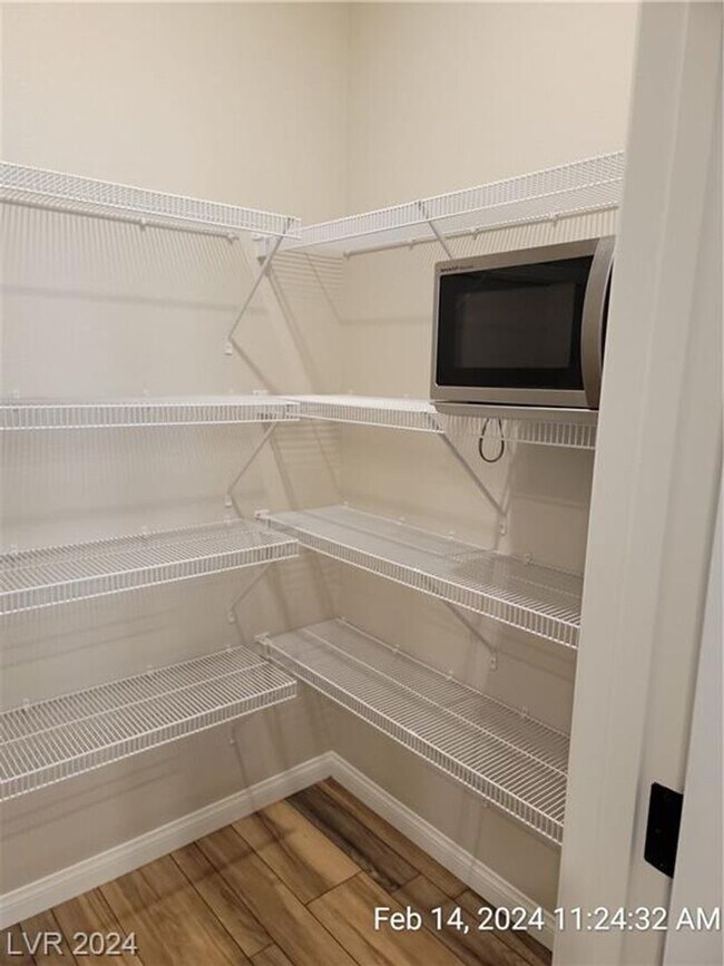 Foto del edificio - GORGEOUS HOME WITH BED & FULL BATH DOWNSTA...