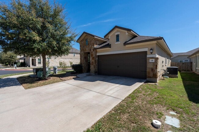 Building Photo - Dripping Springs Charmer