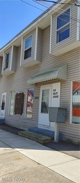 Building Photo - 956 Grant Ave