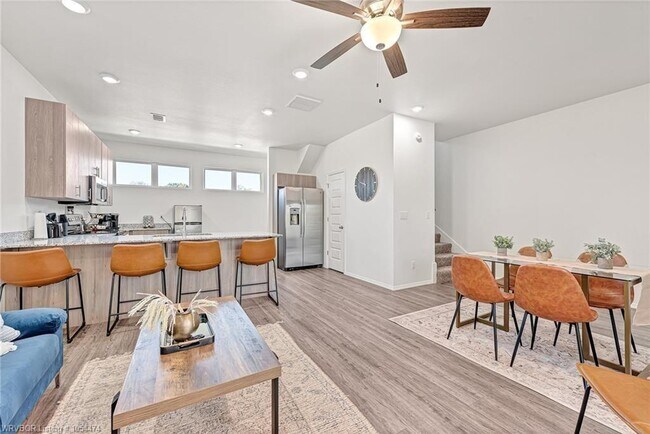 Foto del edificio - 1788 S Razorback Rd