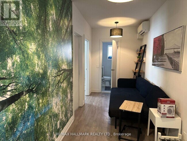 Photo du bâtiment - 595 St Clair Ave W