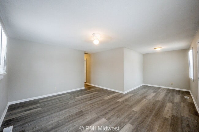 Foto del edificio - "Charming 3-Bedroom Gem on Udell Street with Spacious Living – 1104 Sq. Ft., Indianapolis!"