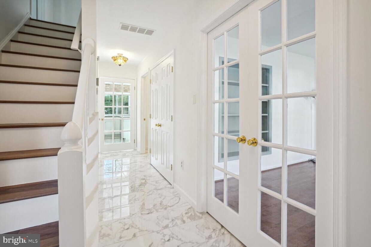 Foto principal - 6119 Lundy Pl