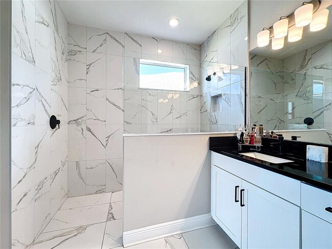 Foto del edificio - 5559 Trevesta Pl