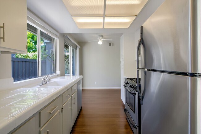 Foto del edificio - Rare Rental Opportunity in a Prime Los Gatos Location!