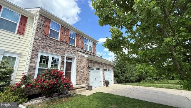 Building Photo - 1228 Madison Ln