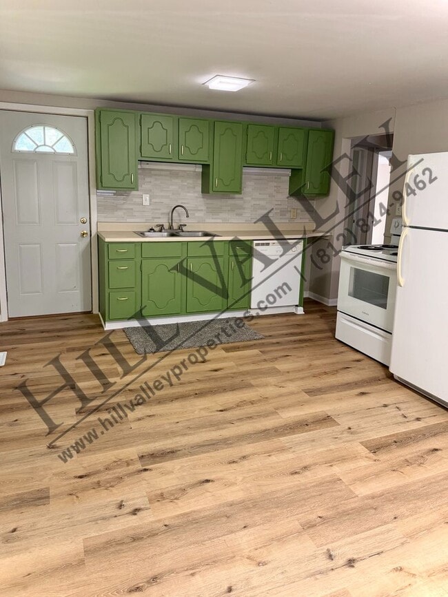 Building Photo - Two Bedroom Home - South