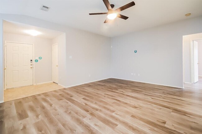 Foto del edificio - 8719 Sunset Pond Dr