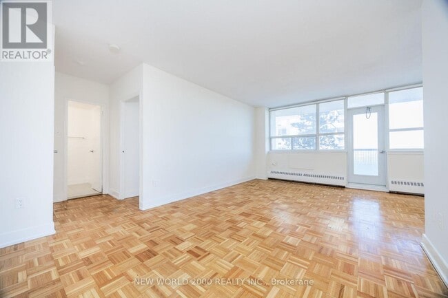 Photo du bâtiment - 33 Erskine Ave