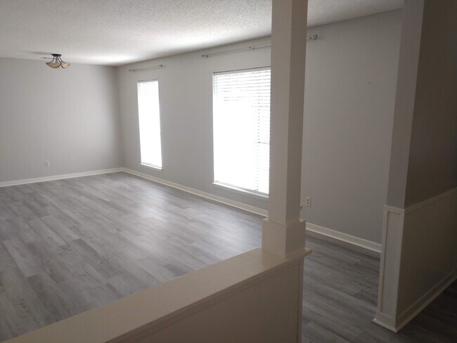 Building Photo - 1107 Caroline Ave