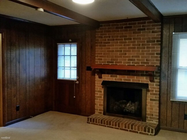 Building Photo - 4815 Ferncrest Dr