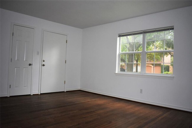 Foto del edificio - 2126 Banks St