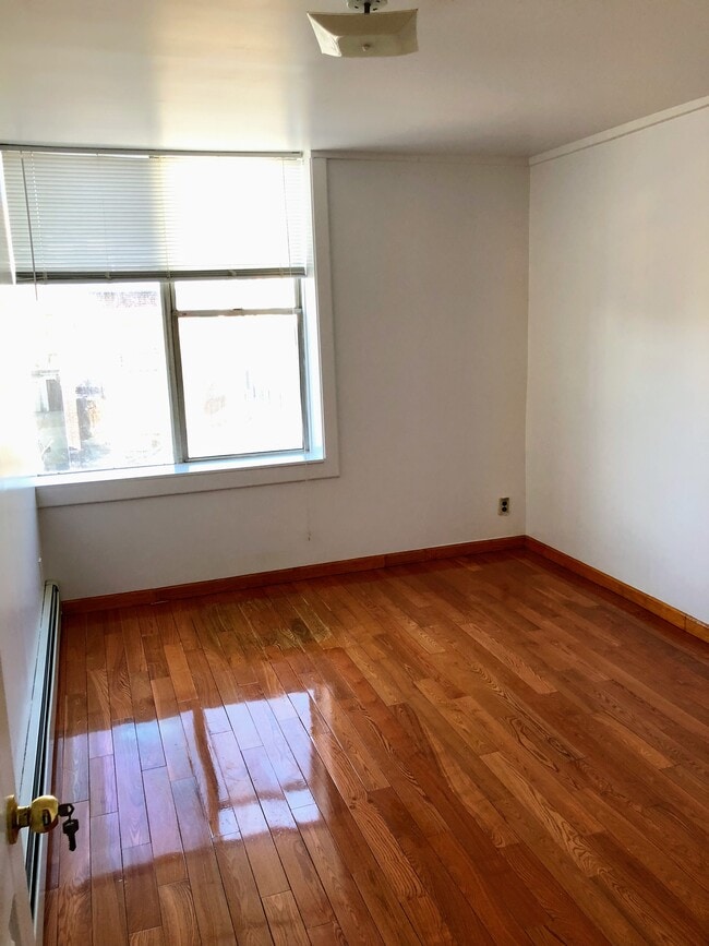 Building Photo - 1457 Dahill Rd