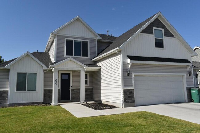 Building Photo - 293 W 450 S