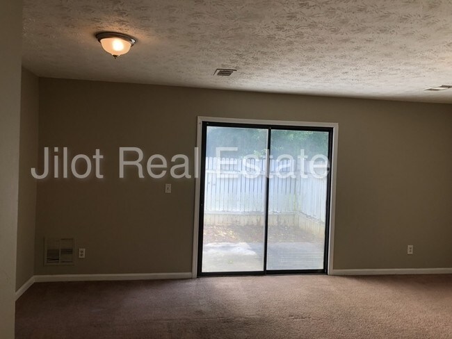 Building Photo - Stone Mountain Brick Townhome for RENT