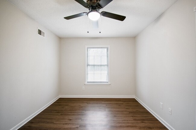 Building Photo - Spacious Renovated Home with Fenced Yard !