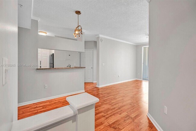 Foto del edificio - 17150 N Bay Rd